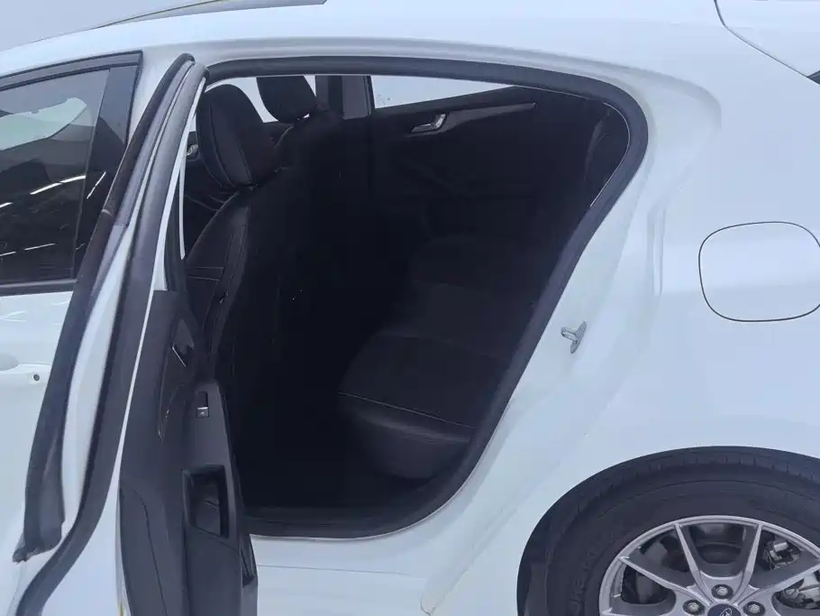 Ford Focus — миниатюра 11