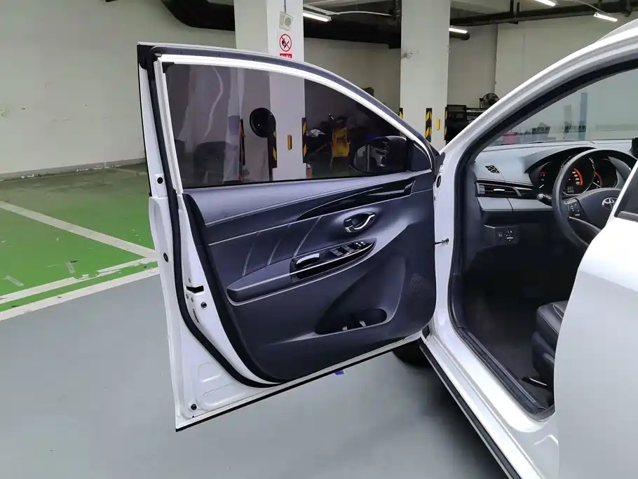 Toyota Yaris L — миниатюра 7