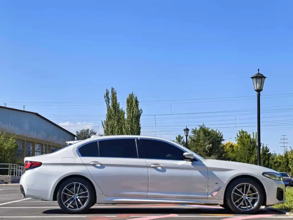 BMW 5 Series — миниатюра 14