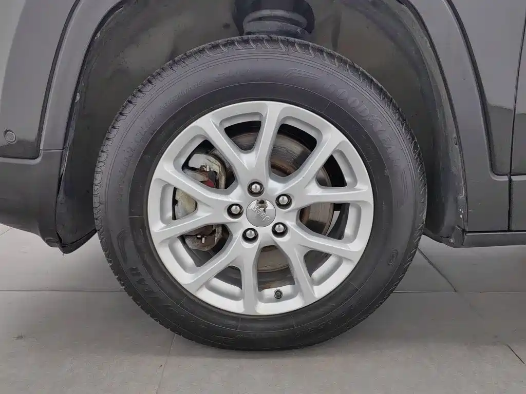 Jeep Cherokee — миниатюра 17