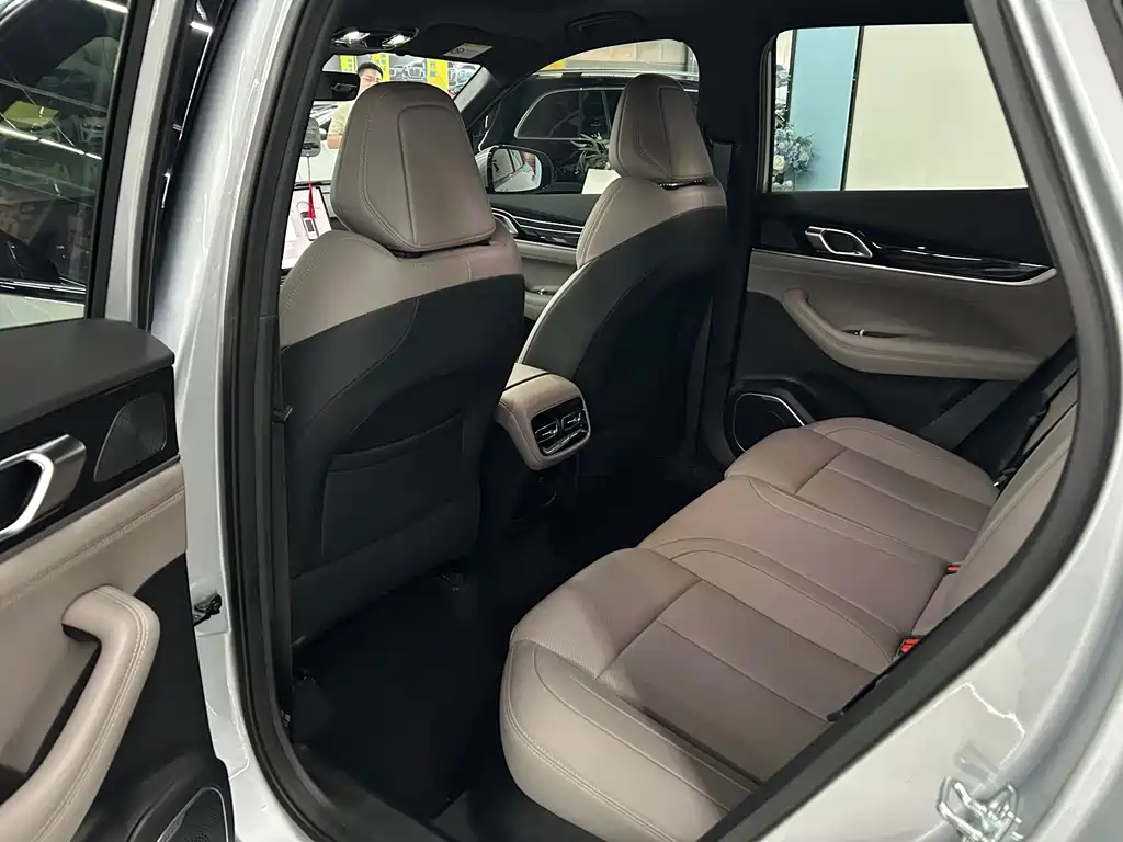 Geely Boyue L — миниатюра 5