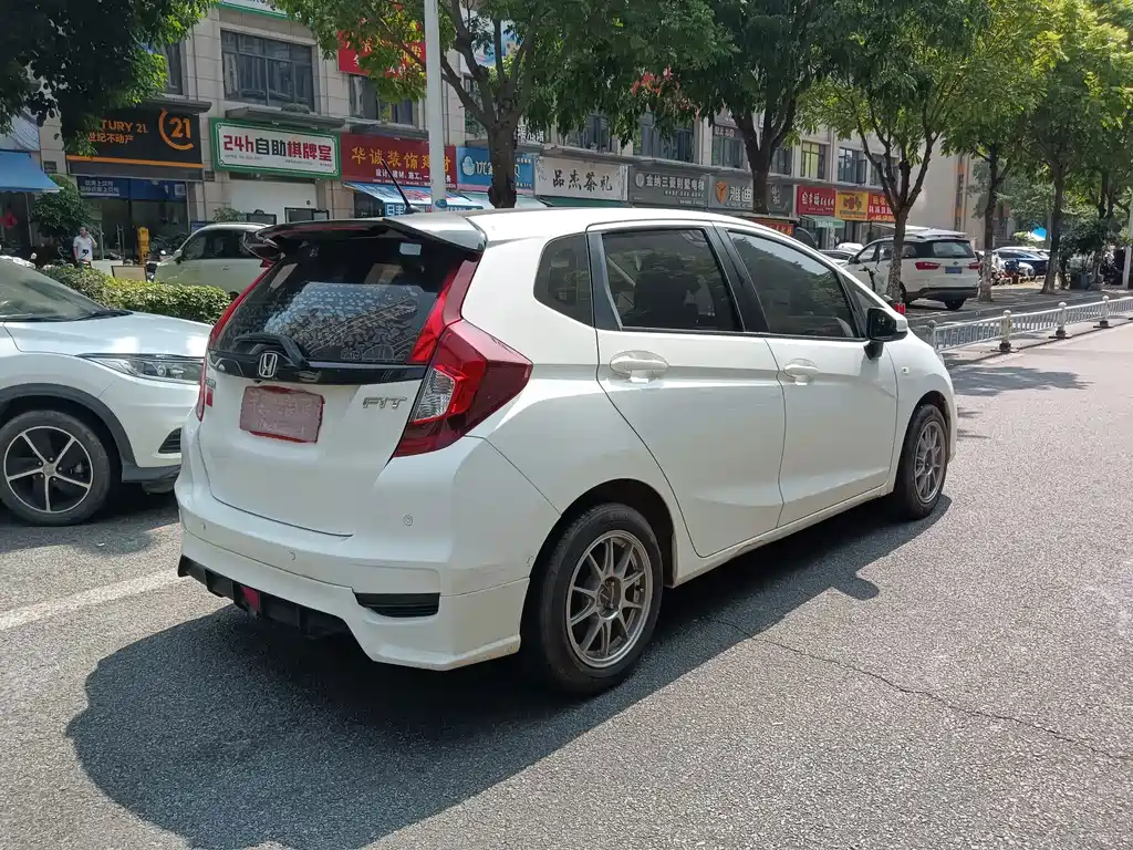 Honda Fit — миниатюра 5