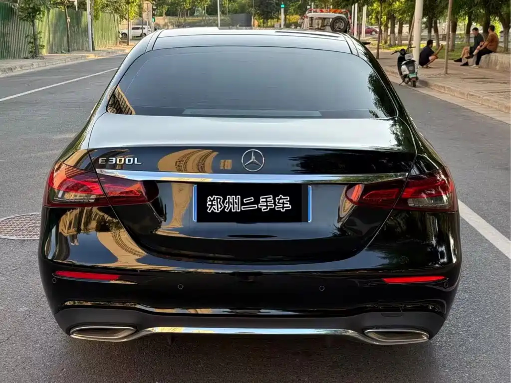 Mercedes-Benz E-Class — миниатюра 8