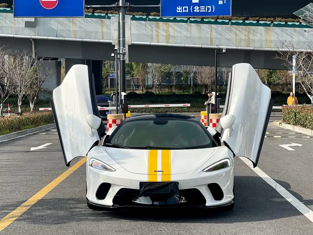 McLaren GT 2022