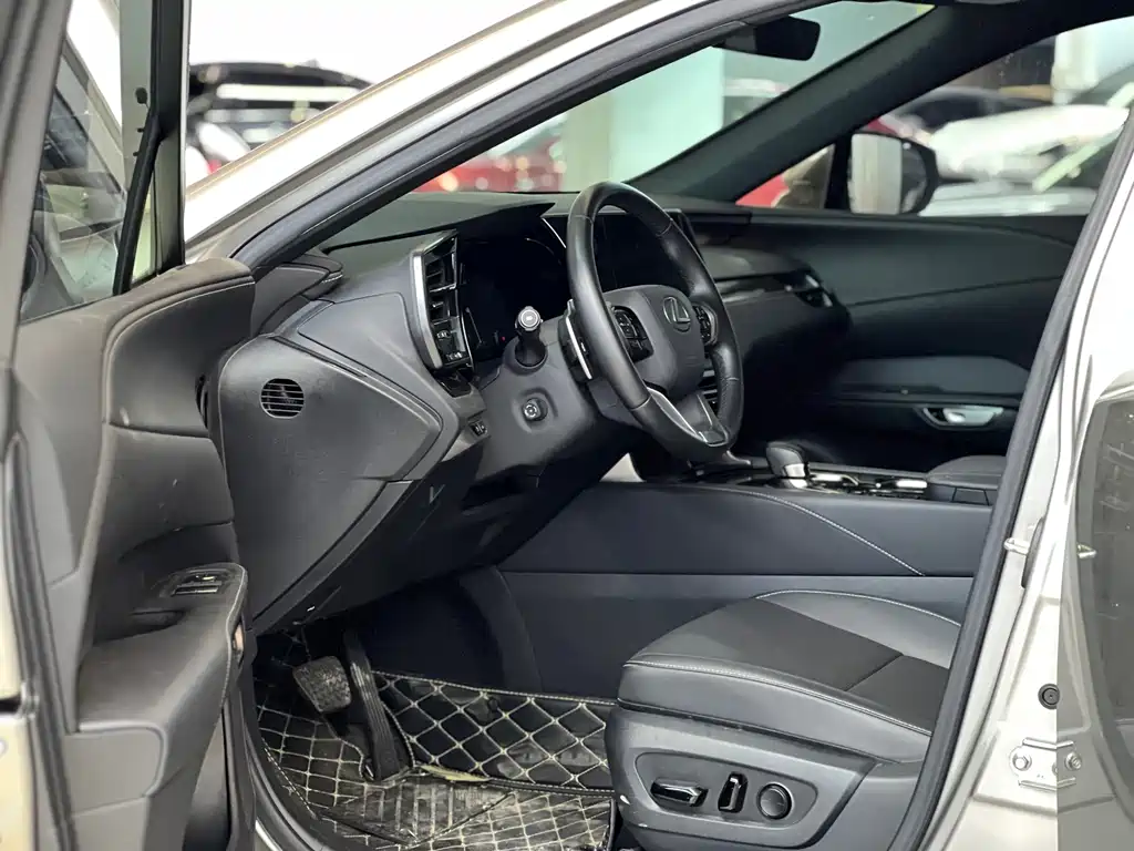 Lexus RX — миниатюра 18