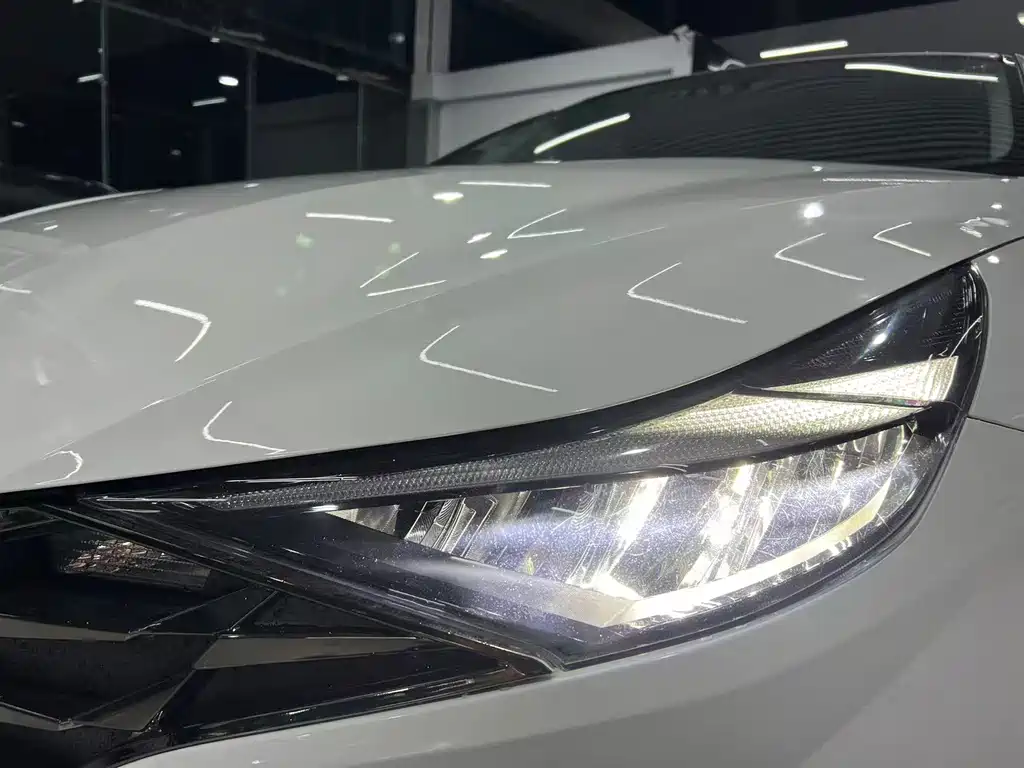 Hyundai Elantra — миниатюра 10