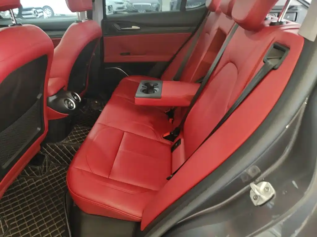 Alfa Romeo Stelvio — миниатюра 17