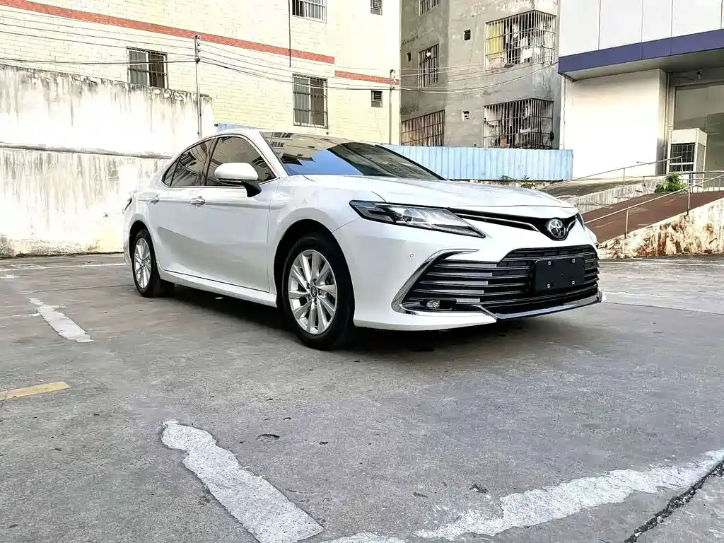 Toyota Camry — миниатюра 3