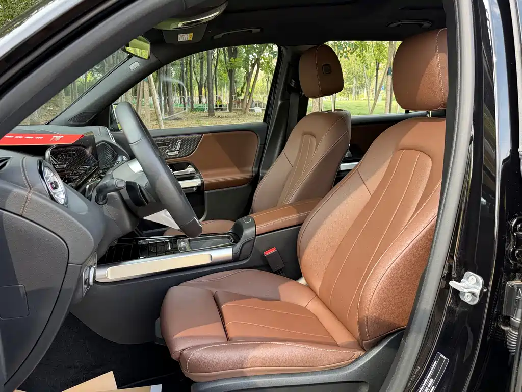 Mercedes-Benz GLB — миниатюра 11