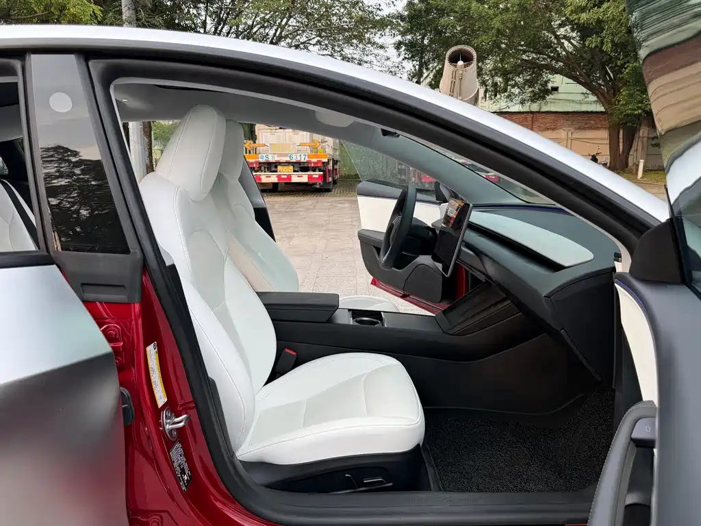 Tesla Model 3 — миниатюра 11