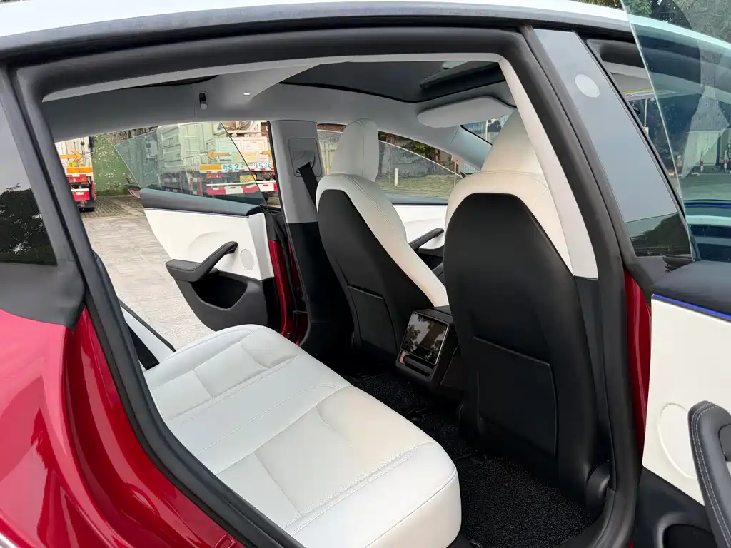 Tesla Model 3 — миниатюра 15