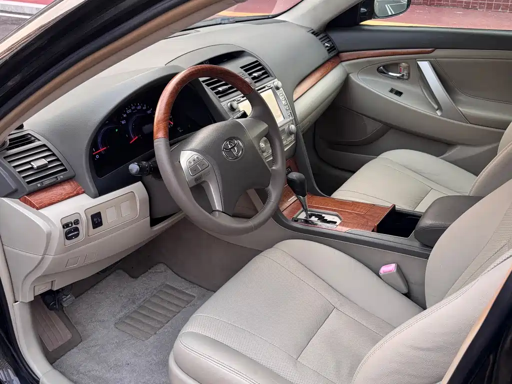 Toyota Camry — миниатюра 8