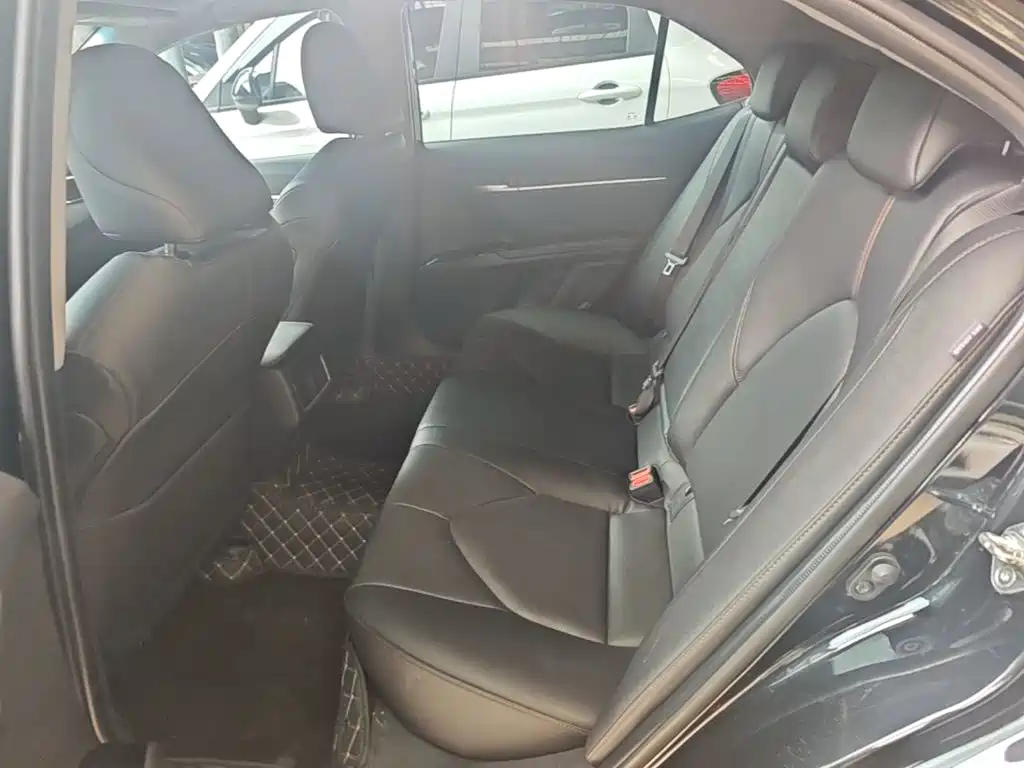 Toyota Camry — миниатюра 17