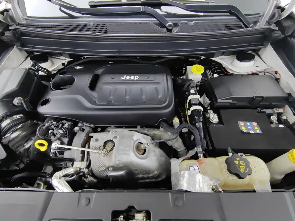 Jeep Grand Commander — миниатюра 6