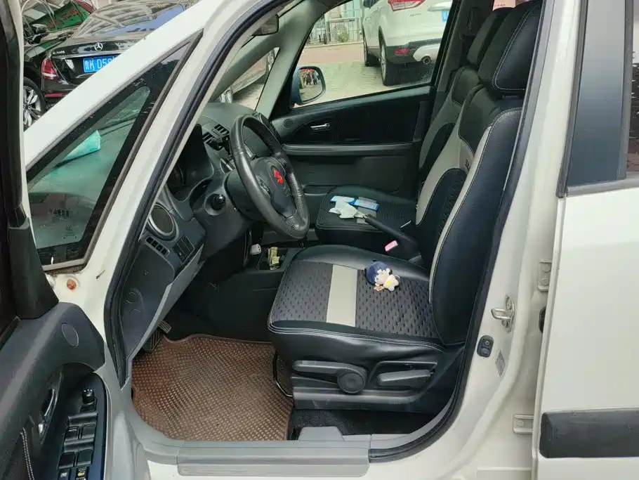 Suzuki SX4 — миниатюра 9