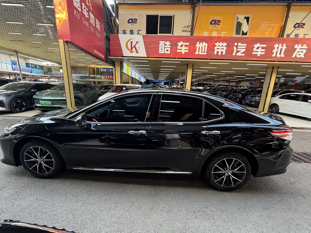 Toyota Camry — миниатюра 2