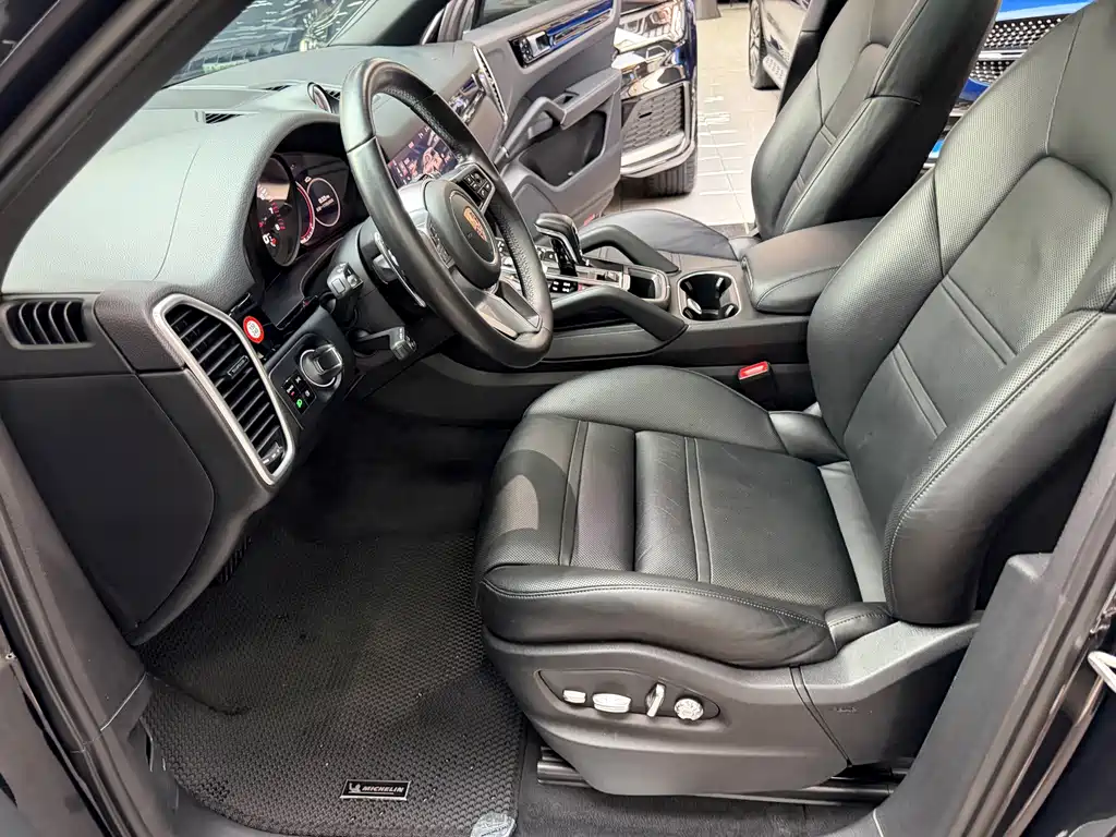 Porsche Cayenne — миниатюра 11