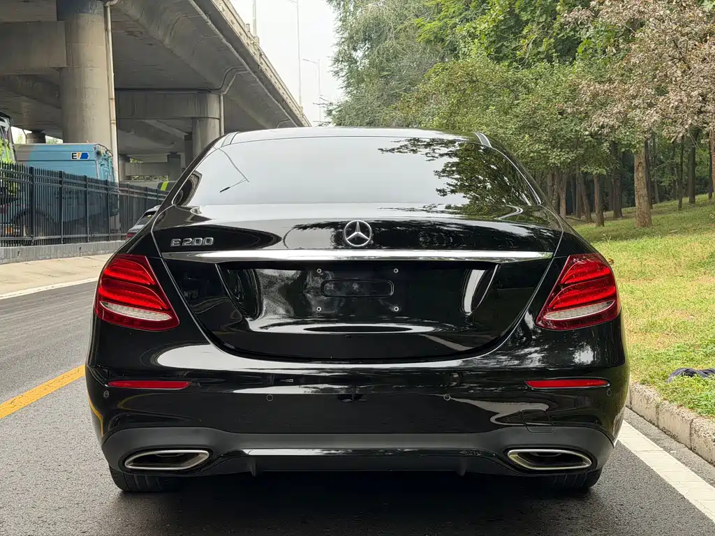 Mercedes-Benz E-Class — миниатюра 17