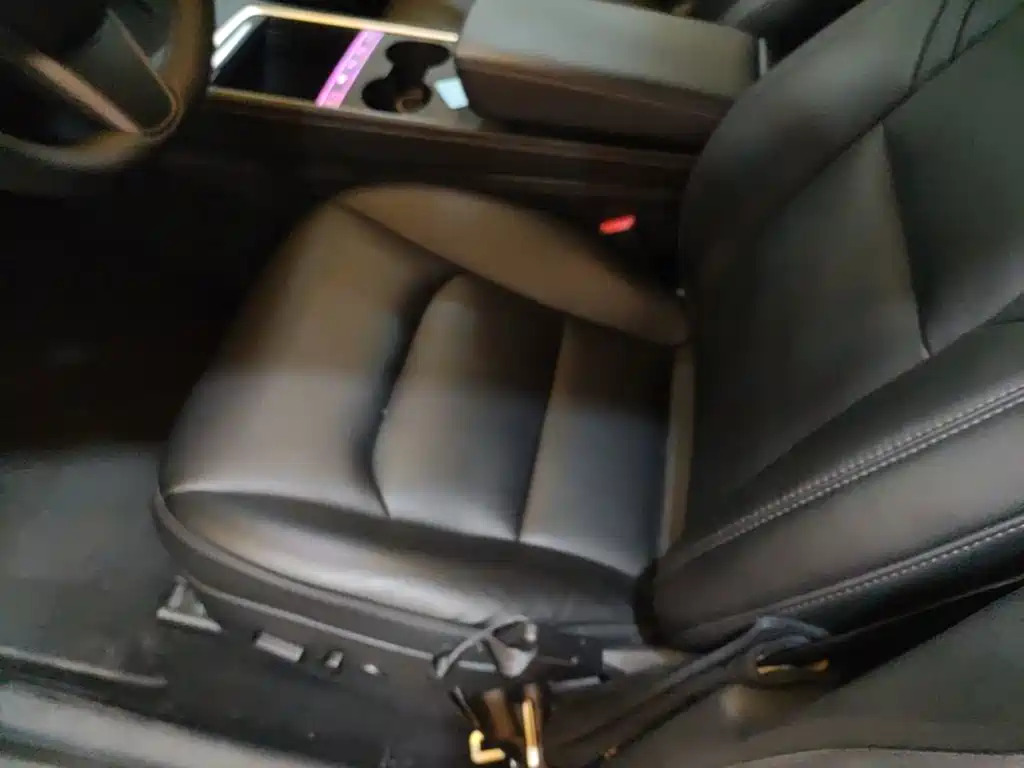 Tesla Model Y — миниатюра 15