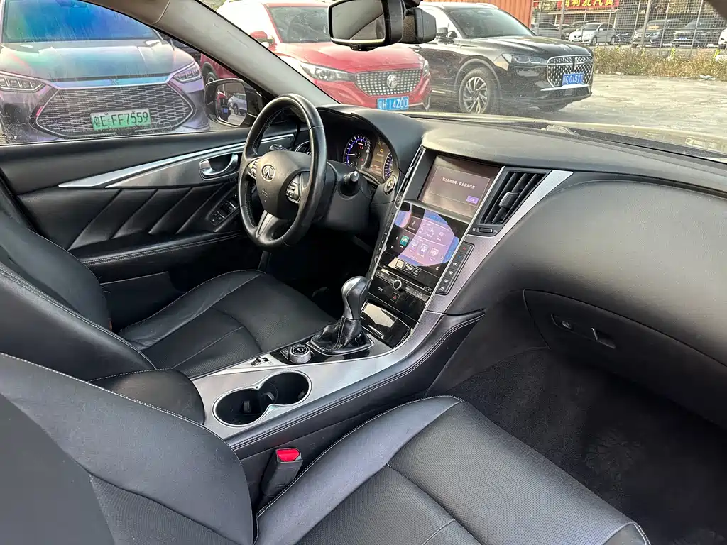 INFINITI Q50L