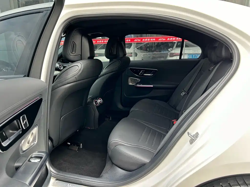 Mercedes-Benz C-Class — миниатюра 7