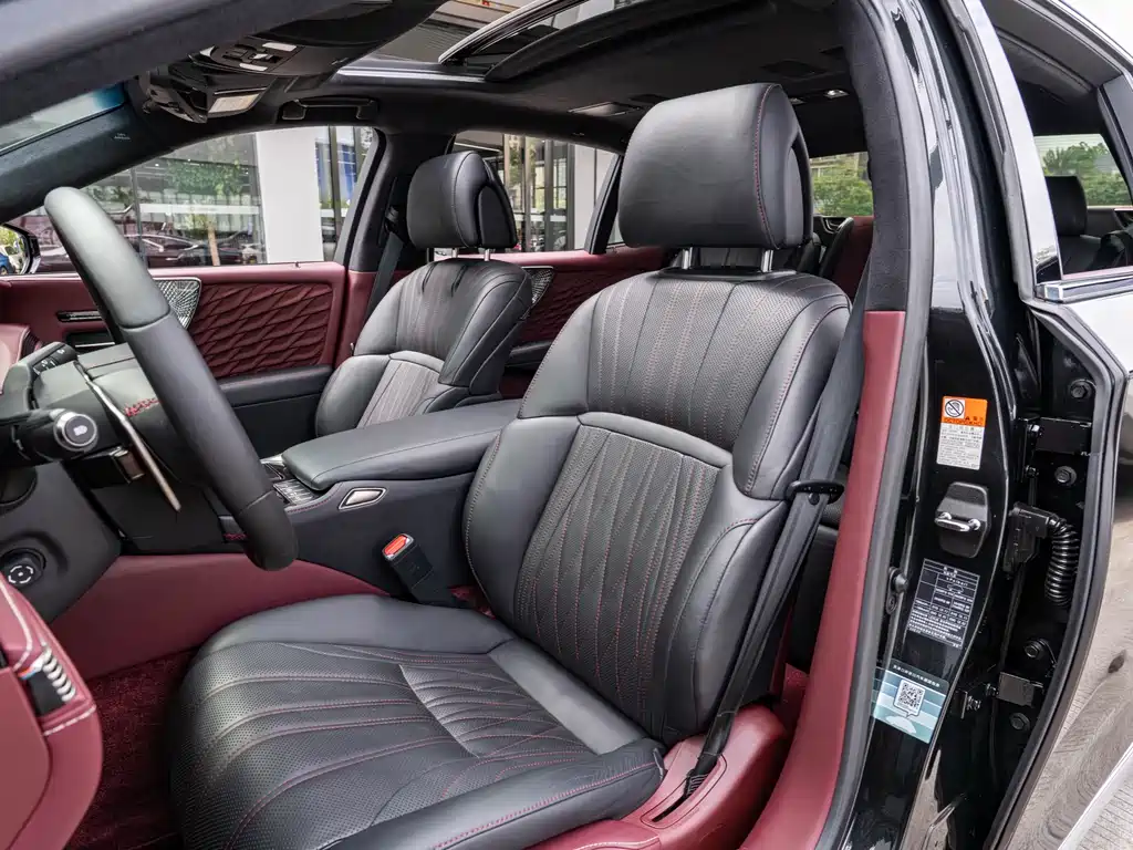 Lexus LS — миниатюра 11