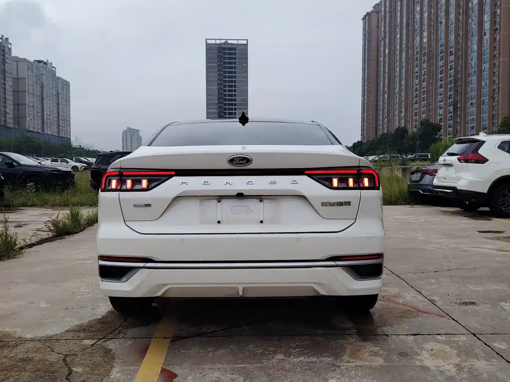 Ford Mondeo — миниатюра 8