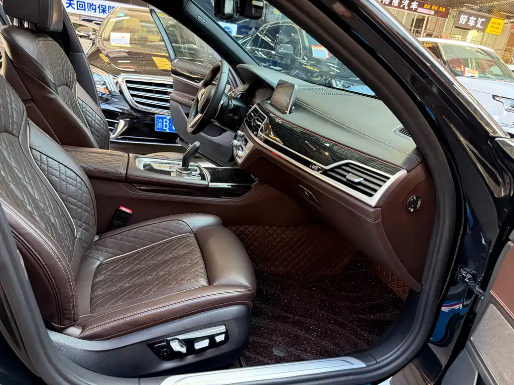 BMW 7 Series — миниатюра 24