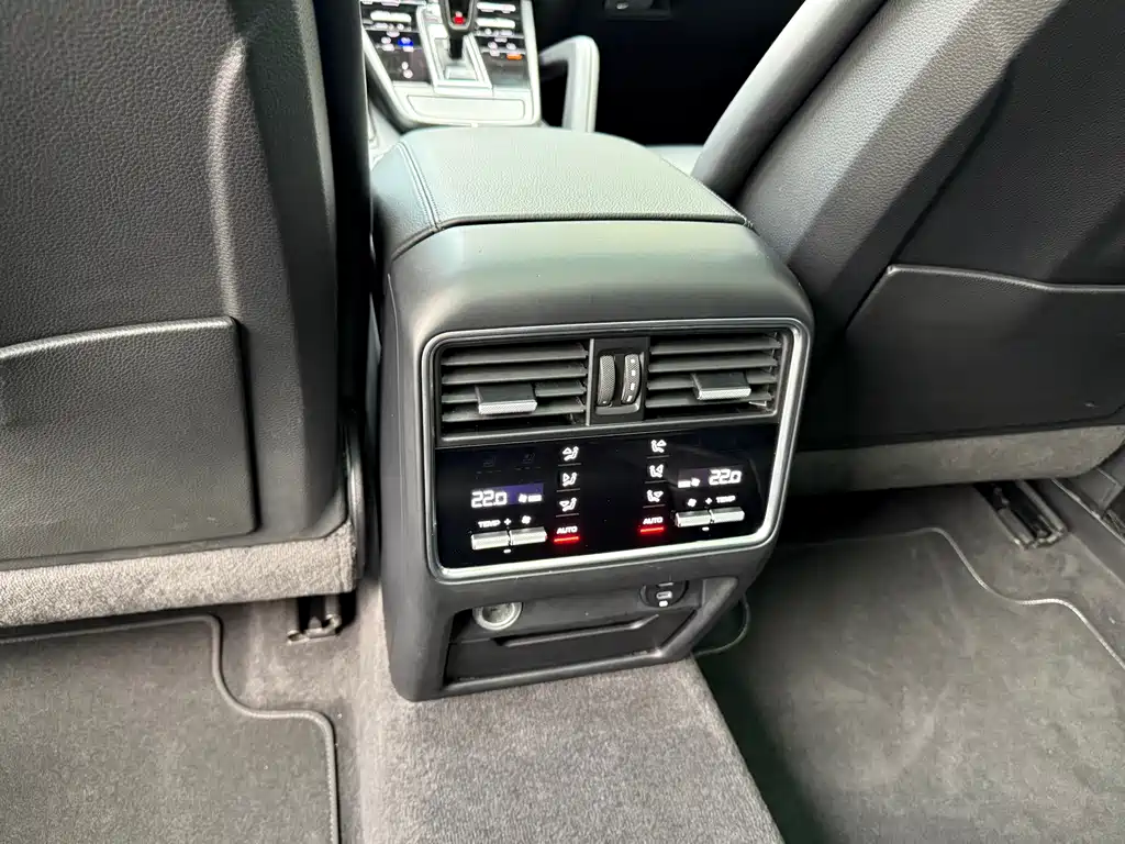 Porsche Cayenne — миниатюра 15