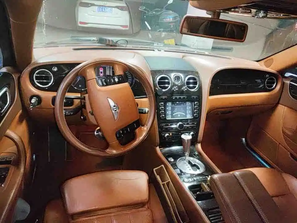 Bentley Flying Spur — миниатюра 6