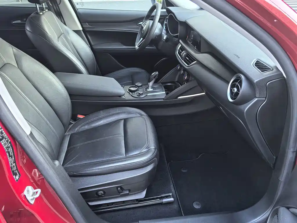 Alfa Romeo Stelvio — миниатюра 12