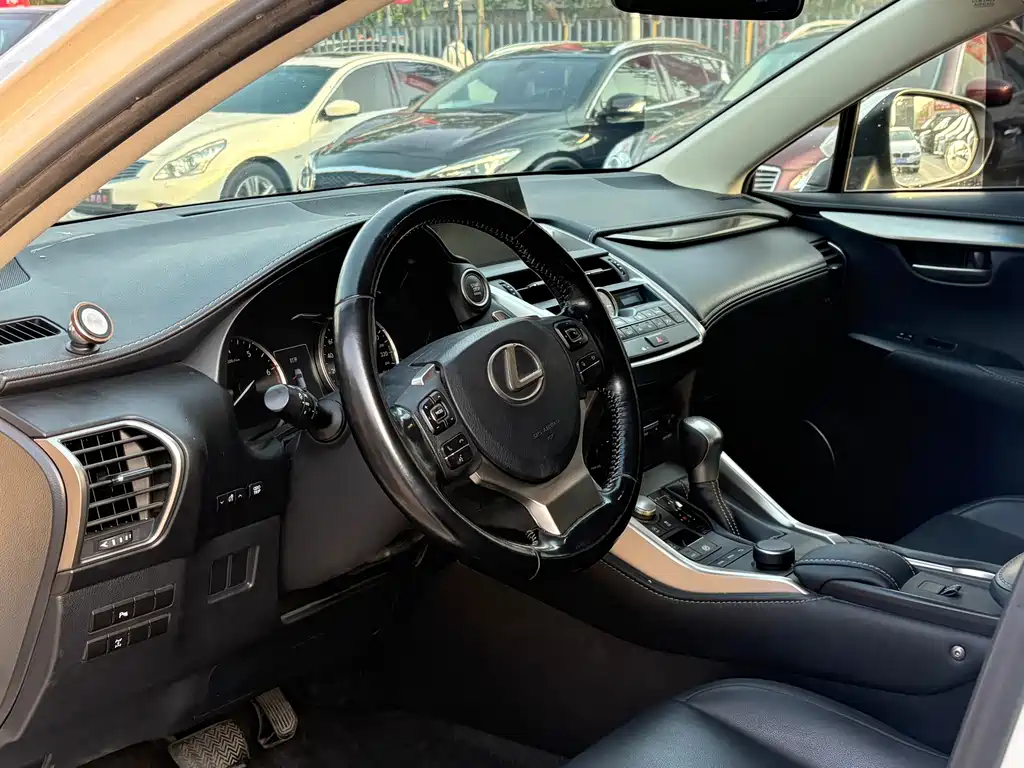 Lexus NX 2015 200t