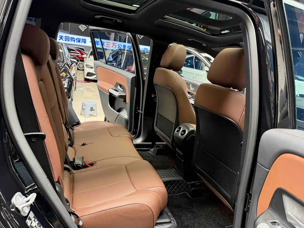 Mercedes-Benz GLB — миниатюра 17