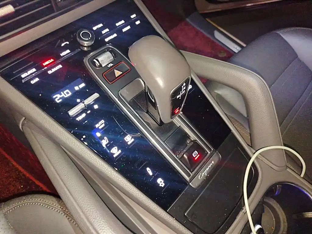 Porsche Cayenne — миниатюра 15