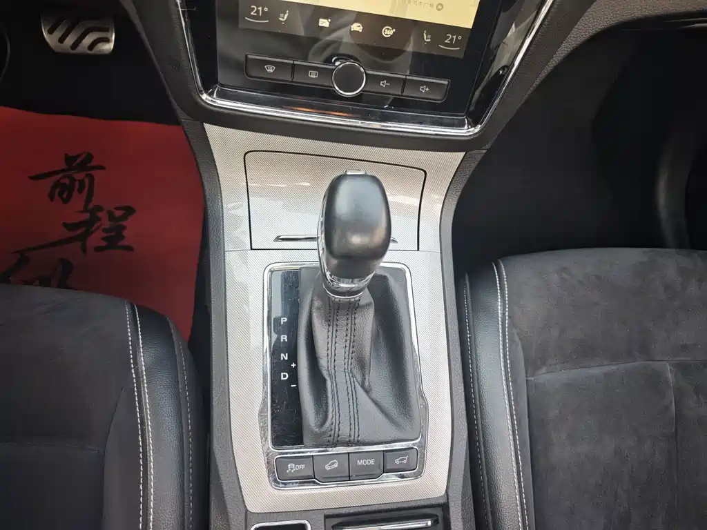 Roewe RX5 New Energy — миниатюра 8