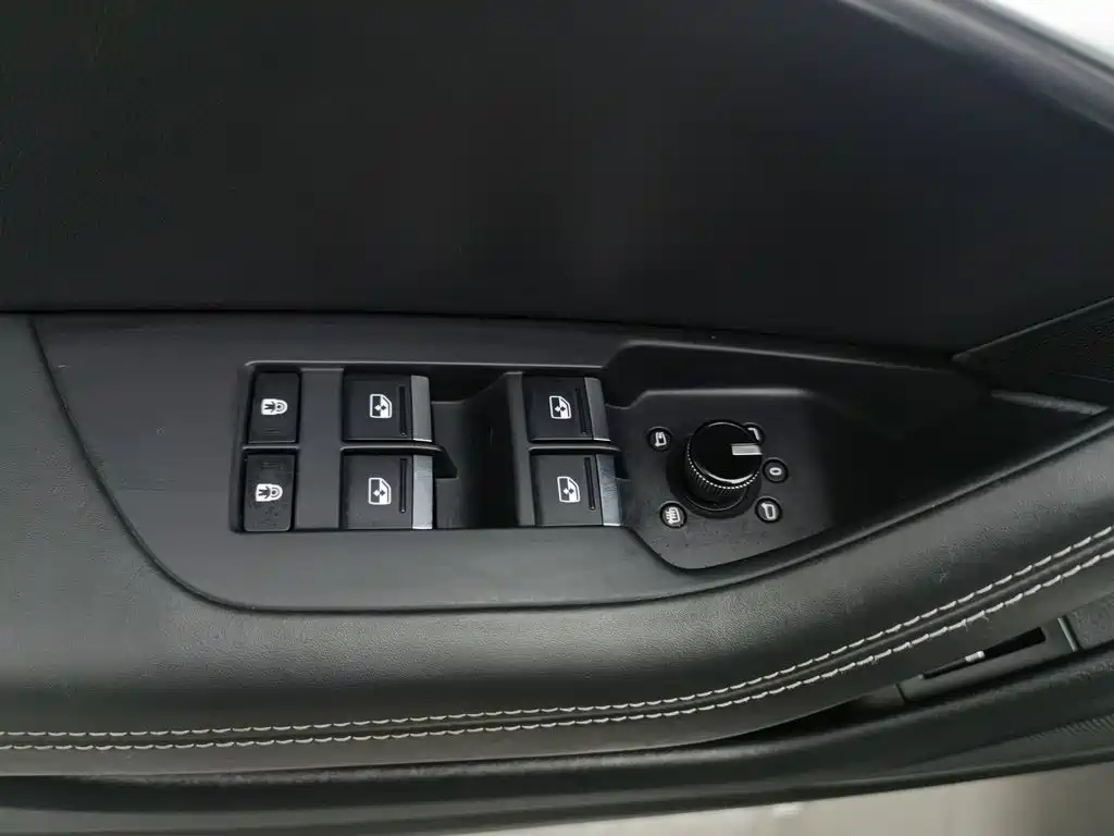 Audi A6L — миниатюра 9