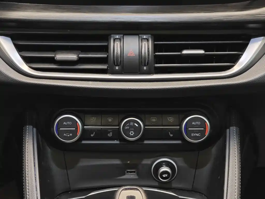 Alfa Romeo Stelvio — миниатюра 16