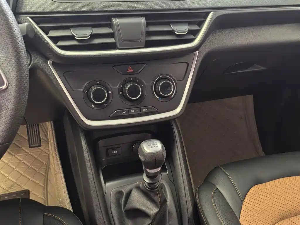Wuling Hongguang S3 — миниатюра 10