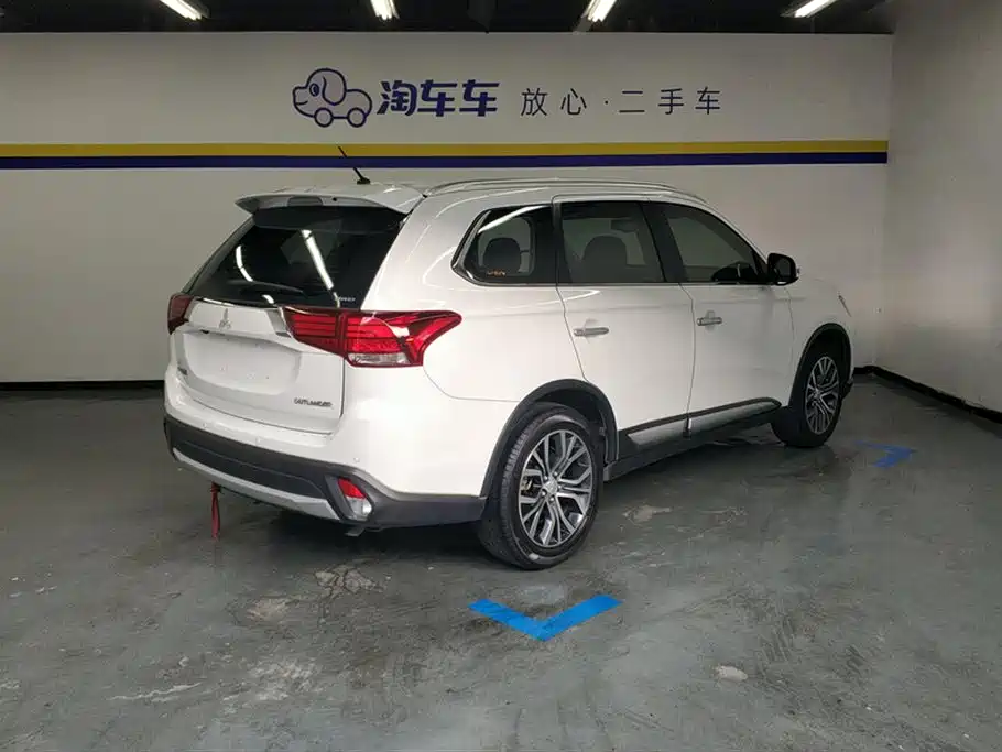 MITSUBISHI OUTLANDER