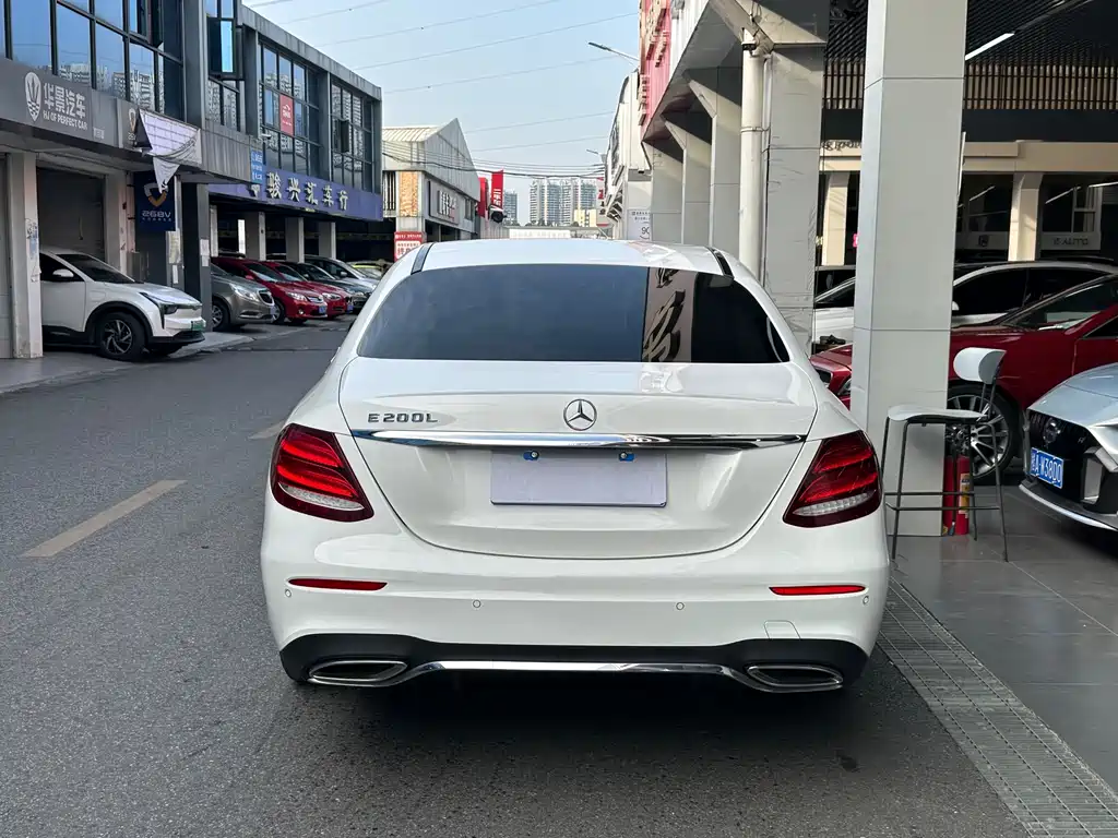 MERCEDES-BENZ E CLASS
