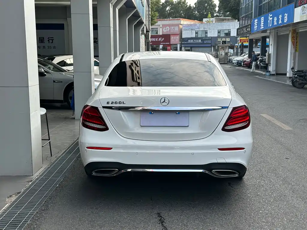 MERCEDES-BENZ E CLASS