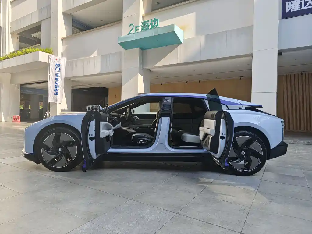 HiPhi HiPhi Z 2023 мест