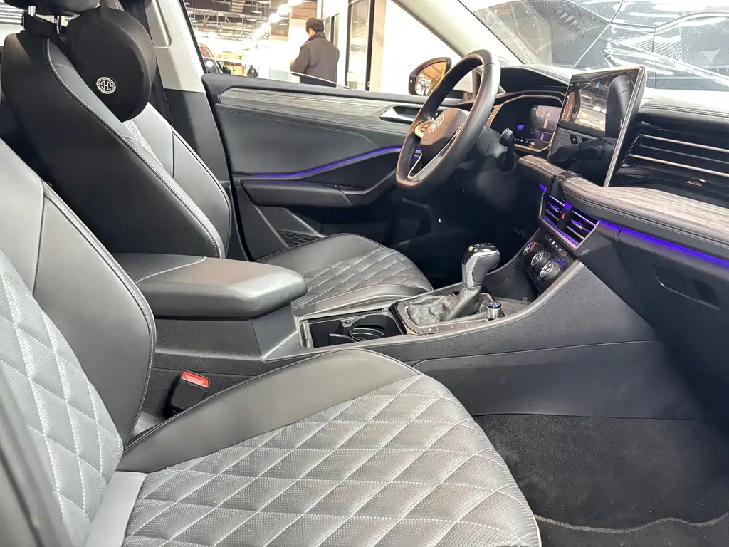 Volkswagen Sagitar 2023 300TSI DSG
