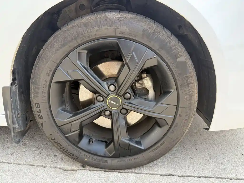 Roewe i6 MAX New Energy — миниатюра 8