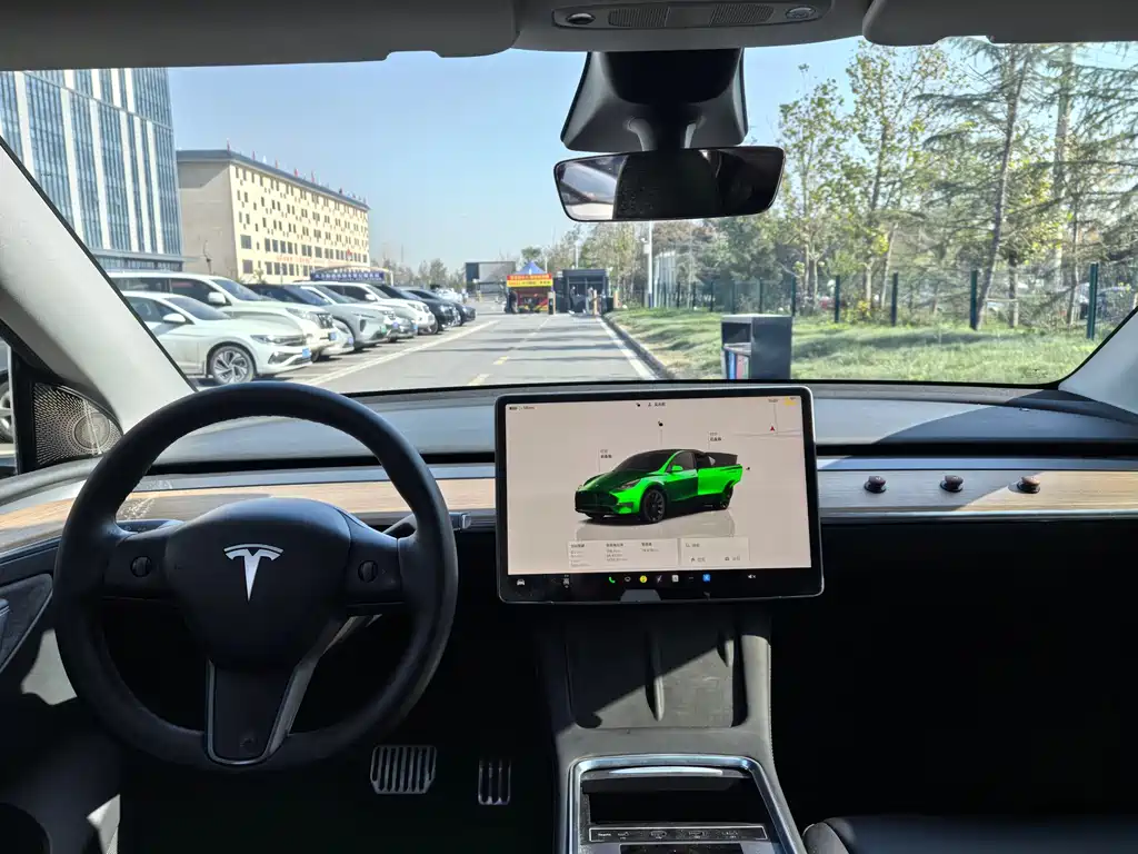 TESLA MODEL Y