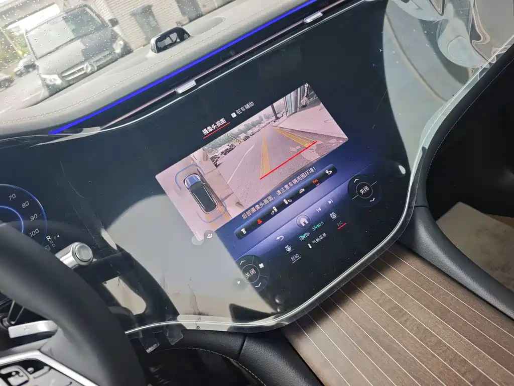 Mercedes-Benz EQS SUV — миниатюра 19