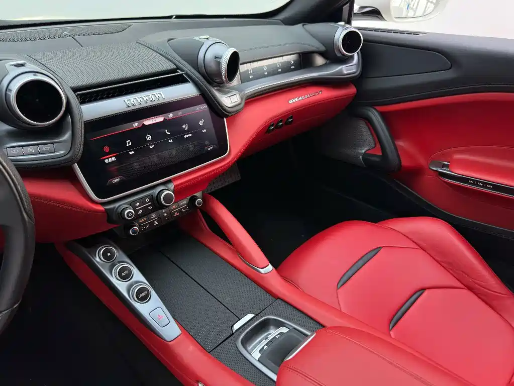 Ferrari GTC4Lusso — миниатюра 22