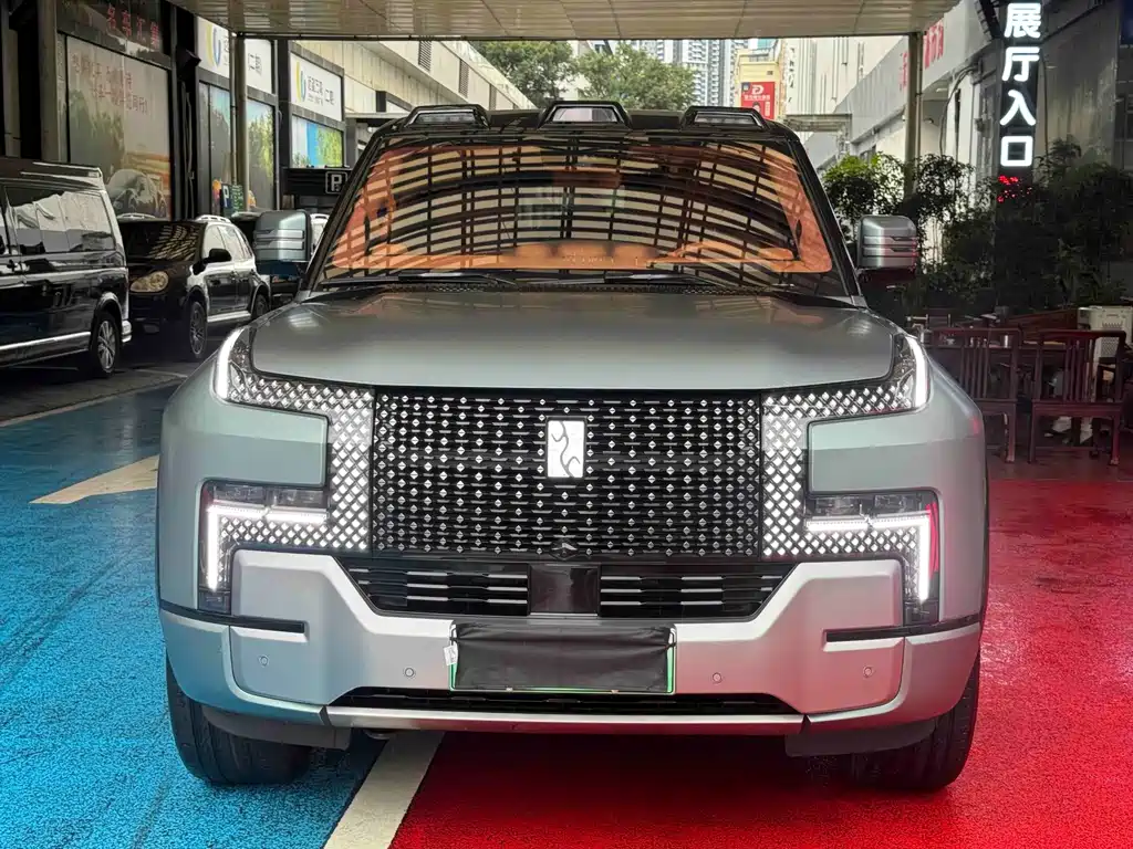 Yangwang Yangwang U8 — миниатюра 2