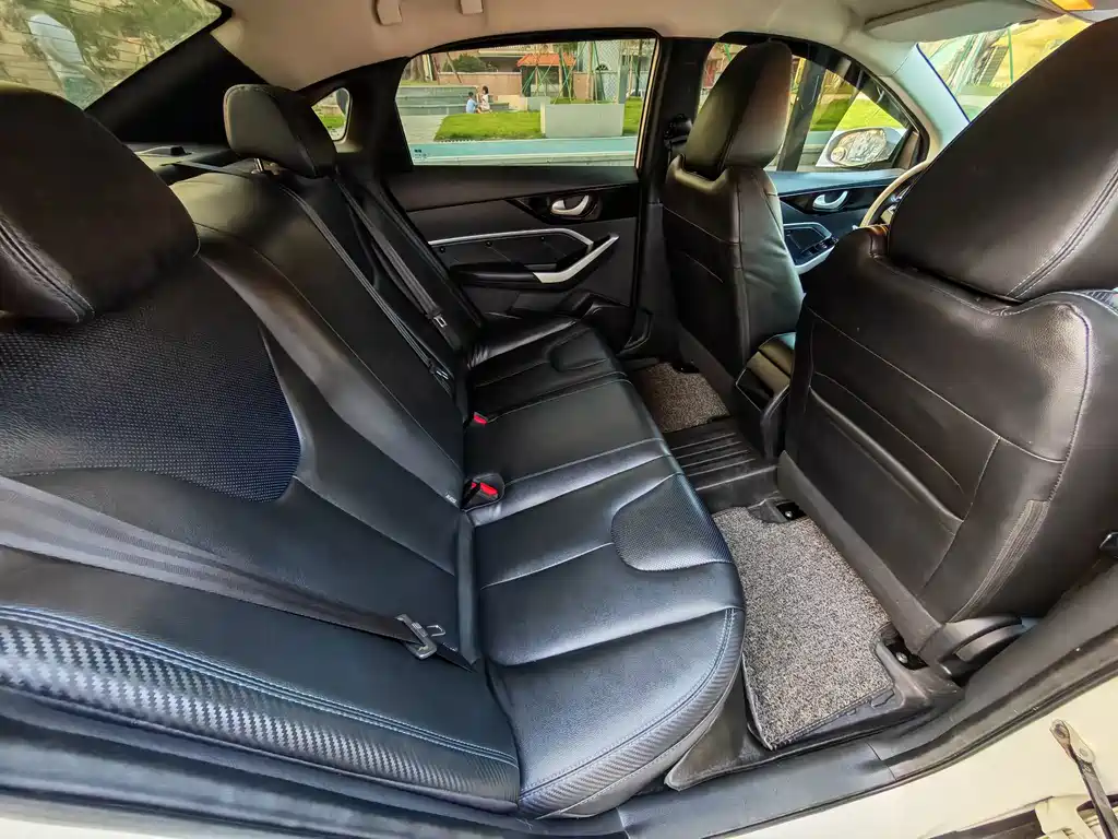 Venucia D60 EV — миниатюра 15