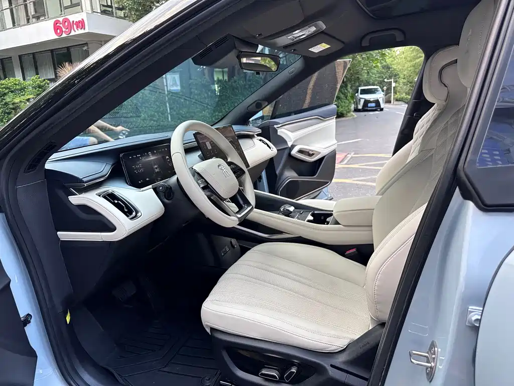 BYD L EV — миниатюра 9